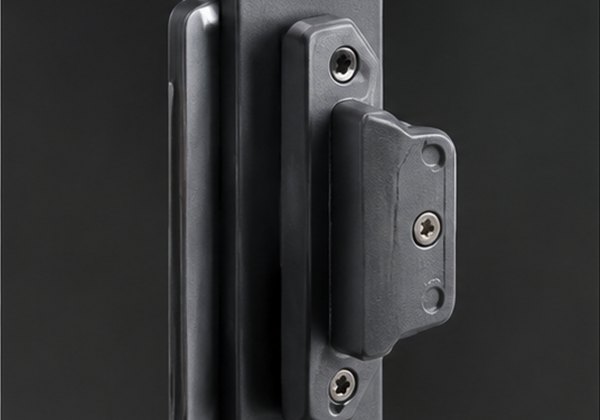 Adjustable blade lock with four preset positions